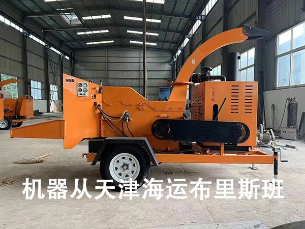 Large machines and construction materials are shipped from Tianjin to Brisbane, Australia